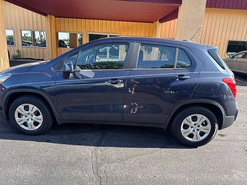 Used 2018 Chevrolet Trax LS w/ LPO, Cargo Package FWD image 2