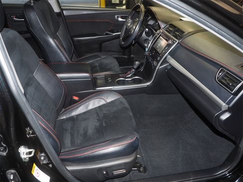 Used 2016 Toyota Camry XLE image 12