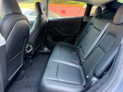 Used 2024 Tesla Model Y Long Range AWD/4WD image 18