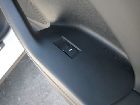 Used 2025 Audi Q6 e-tron Premium image 25