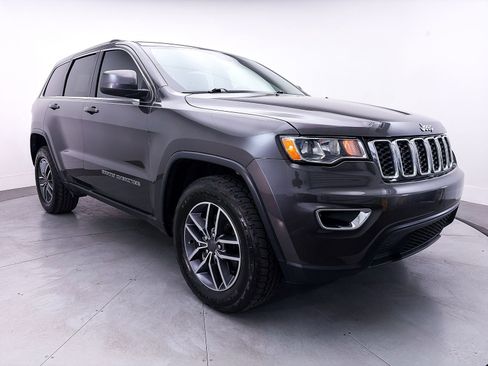 Used 2019 Jeep Grand Cherokee Laredo w/ 18" Wheel & 8.4" Radio Group AWD/4WD image 9
