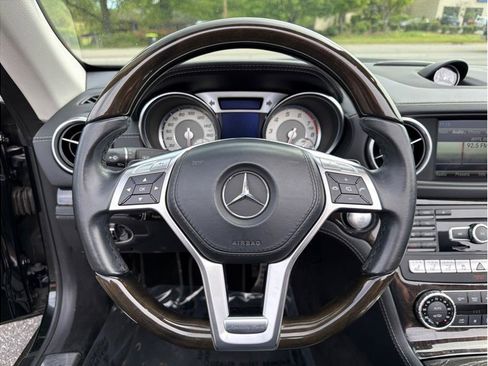 Used 2015 Mercedes-Benz SL 550 image 12