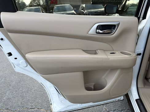 Used 2014 Nissan Pathfinder SL w/ SL Premium Package image 20