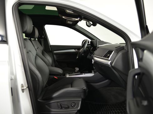 Certified 2025 Audi Q5 2.0T Premium image 19
