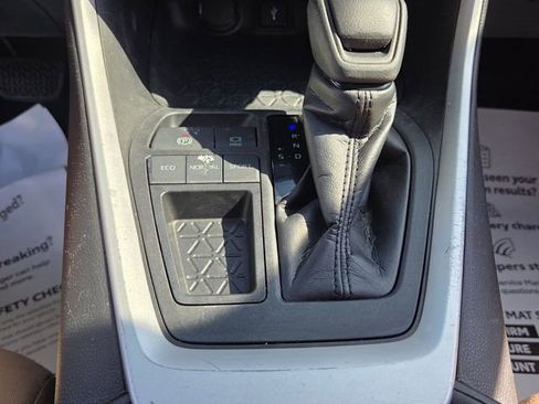 Used 2021 Toyota RAV4 LE FWD image 18