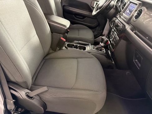 Used 2021 Jeep Wrangler Unlimited Sahara image 24