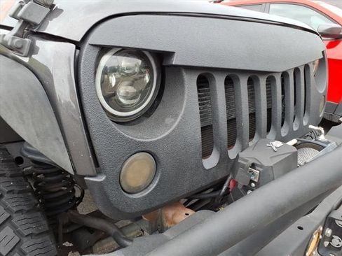 Used 2017 Jeep Wrangler Unlimited Sport AWD/4WD image 3
