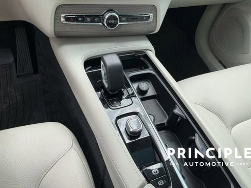 Certified 2023 Volvo XC90 T8 Plus w/ Protection Package Premier AWD/4WD image 17
