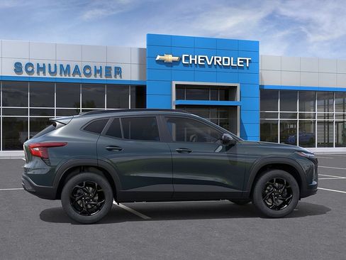 New 2026 Chevrolet Trax LT w/ Midnight Edition FWD image 5