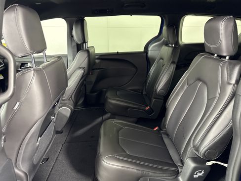 New 2026 Chrysler Pacifica Select w/ S Appearance Package AWD/4WD image 14