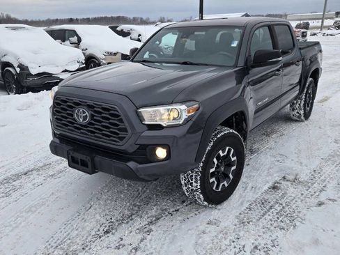 Used 2020 Toyota Tacoma TRD Off-Road w/ Technology Package image 3