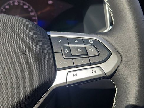 New 2025 Volkswagen Taos SE image 16