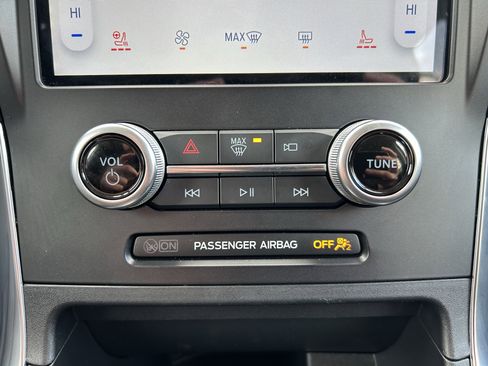 Used 2024 Ford Edge Titanium image 32