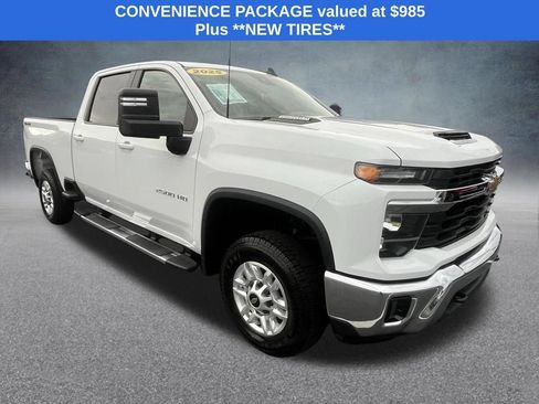 Used 2025 Chevrolet Silverado 2500 LT w/ Convenience Package AWD/4WD image 4