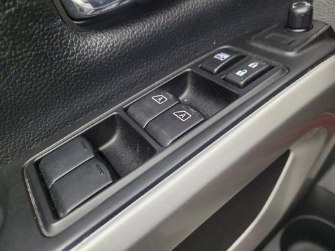 Used 2019 Nissan Titan SV RWD image 27