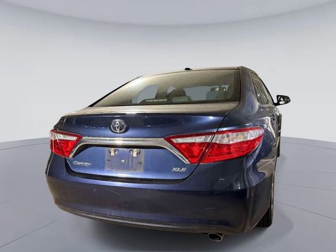 Used 2016 Toyota Camry XLE w/ Moonroof Package FWD image 4