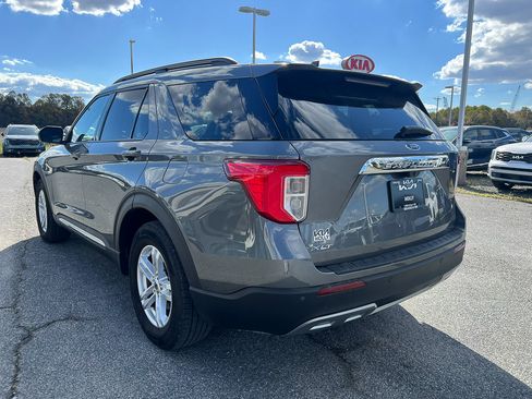 Used 2023 Ford Explorer XLT w/ Equipment Group 202A image 3