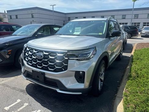 Used 2025 Ford Explorer Platinum w/ Ultimate Package AWD/4WD image 5