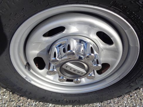 Used 2022 Ford F250 XL w/ Power Equipment Group image 32