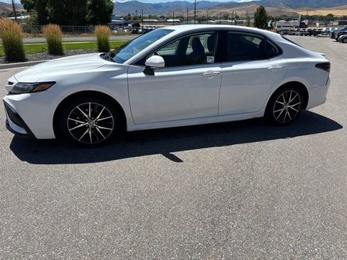 Used 2023 Toyota Camry SE FWD image 2