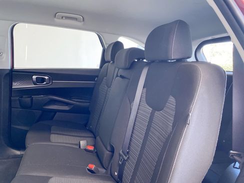 Used 2025 Kia Sorento LX FWD image 33