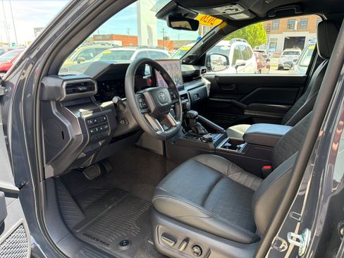 Used 2026 Toyota 4Runner TRD Off-Road Premium AWD/4WD image 2