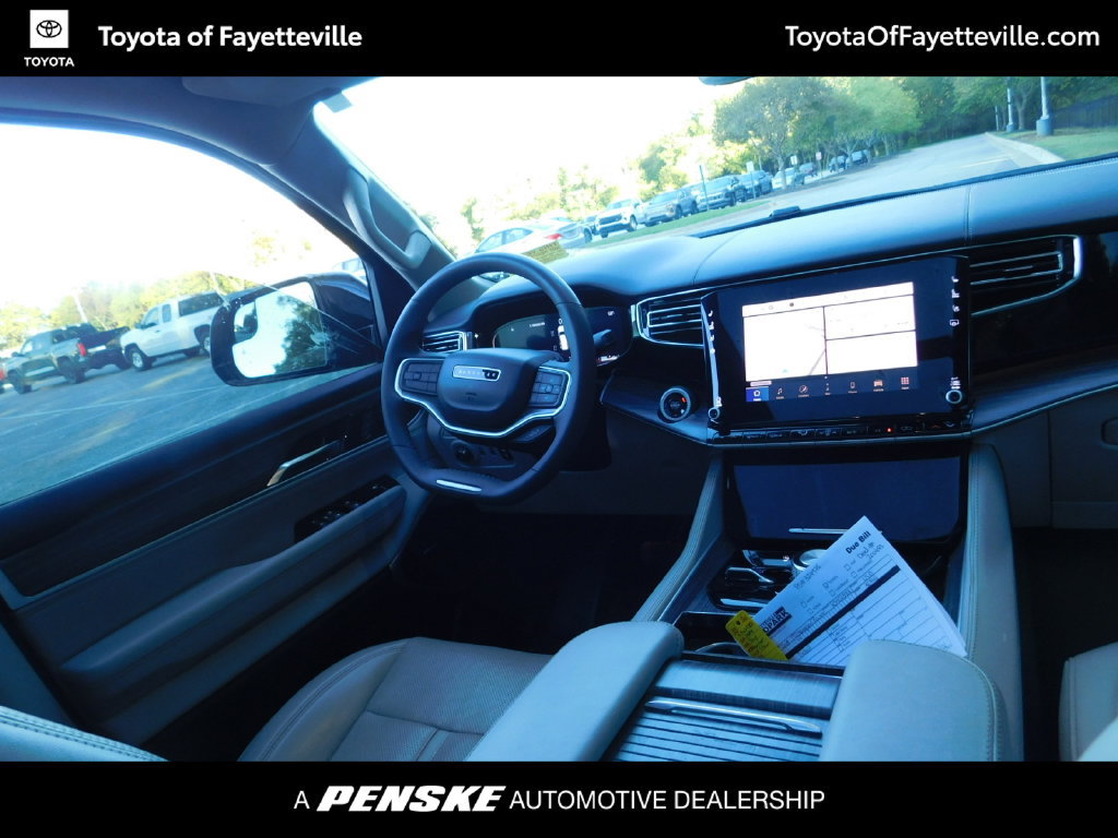 Used 2024 Jeep Wagoneer L Series II w/ Premium Group I AWD/4WD image 2