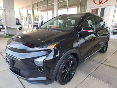 Used 2023 Chevrolet Bolt EUV Premier w/ Sun & Sound Package FWD image 6