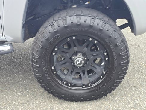 Used 2011 Toyota Tacoma 4x4 Double Cab w/ TRD Sport Pkg w/JBL Audio image 9
