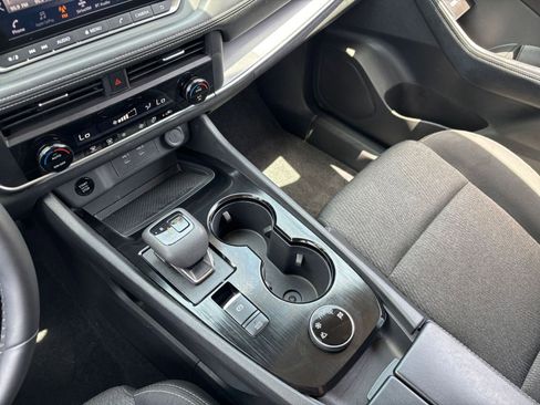 Used 2025 Nissan Rogue SV AWD/4WD image 43