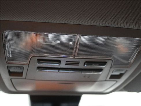 Used 2017 Toyota Highlander Limited image 19