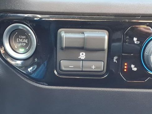 Used 2025 Chevrolet Silverado 1500 LT image 25