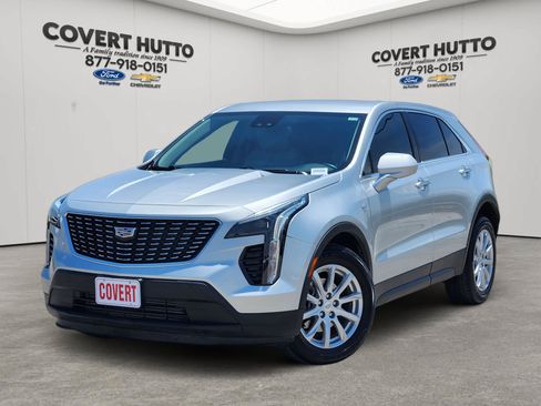Used 2021 Cadillac XT4 Luxury w/ Cold Weather Package FWD image 1