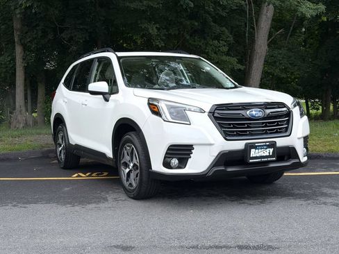 Certified 2023 Subaru Forester Premium AWD/4WD image 1