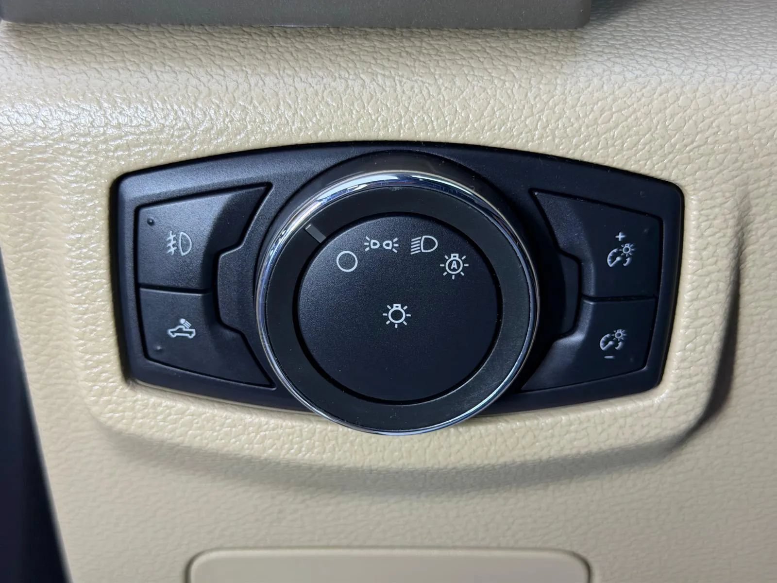 Used 2015 Ford F150 Lariat w/ Equipment Group 501A Mid AWD/4WD image 29