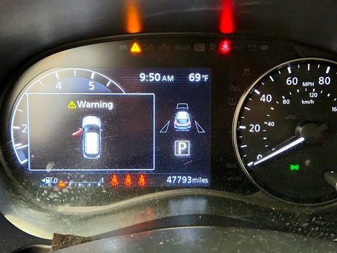 Used 2021 Nissan Kicks SV FWD image 14
