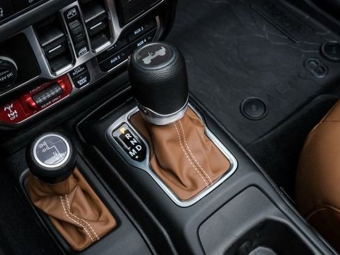 Used 2025 Jeep Wrangler Unlimited Rubicon w/ Technology Group image 79