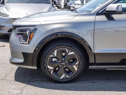 Used 2024 Kia Niro Wind FWD image 9