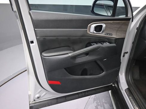Used 2022 Kia Sorento SX Prestige image 17