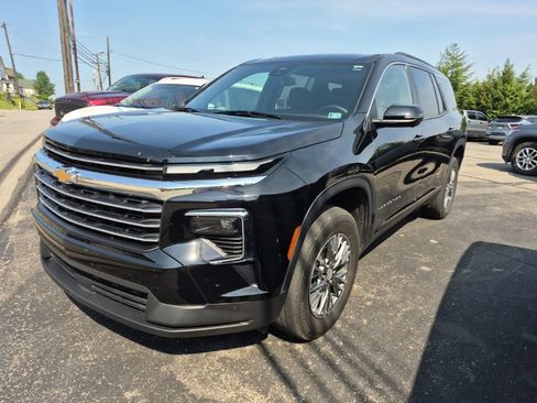 Used 2024 Chevrolet Traverse LT AWD/4WD image 3