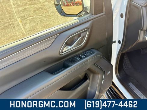 Used 2024 GMC Yukon XL SLT image 15