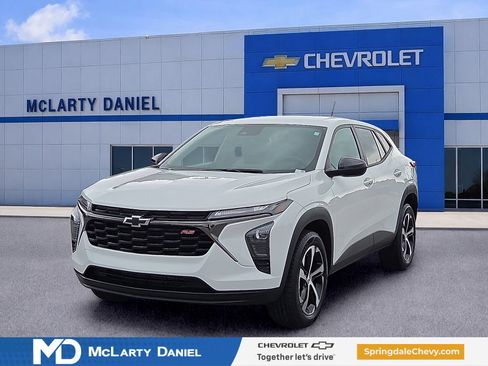 Used 2024 Chevrolet Trax RS FWD image 2