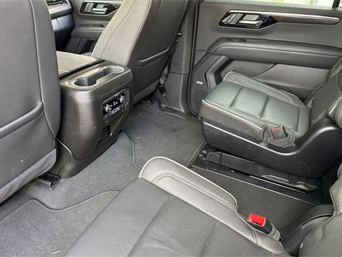 Used 2025 Chevrolet Suburban Premier image 12