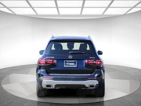 Used 2024 Mercedes-Benz GLB 250 4MATIC image 3