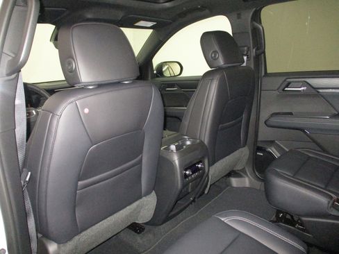New 2026 GMC Acadia Elevation w/ Elevation Premium Package AWD/4WD image 16