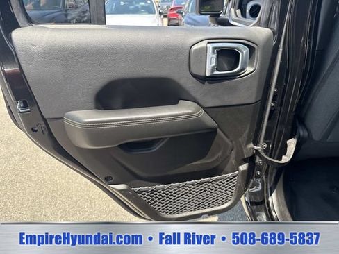 Used 2025 Jeep Wrangler Unlimited Sahara AWD/4WD image 16