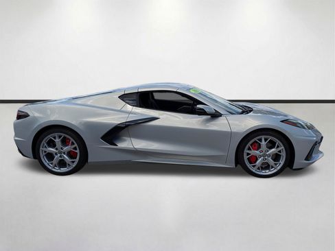 Used 2022 Chevrolet Corvette Stingray Premium Cpe w/ Engine Appearance Package RWD image 3