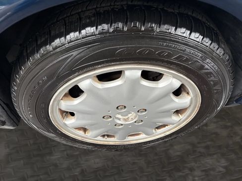 Used 1999 Mercedes-Benz E 320 Sedan image 37