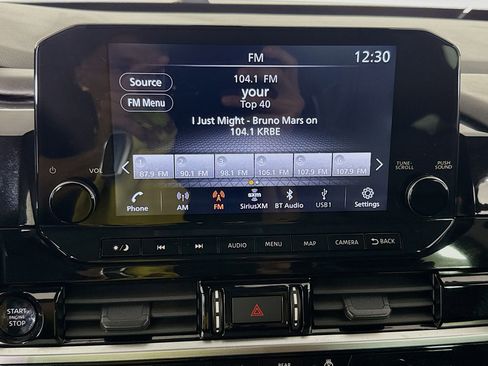 Used 2025 Nissan Pathfinder SL FWD image 17