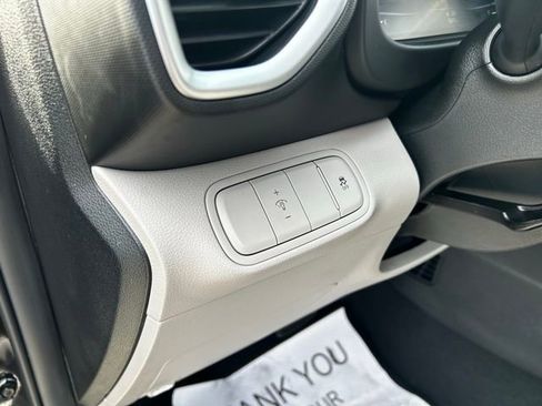 Used 2025 Hyundai Venue SEL image 14